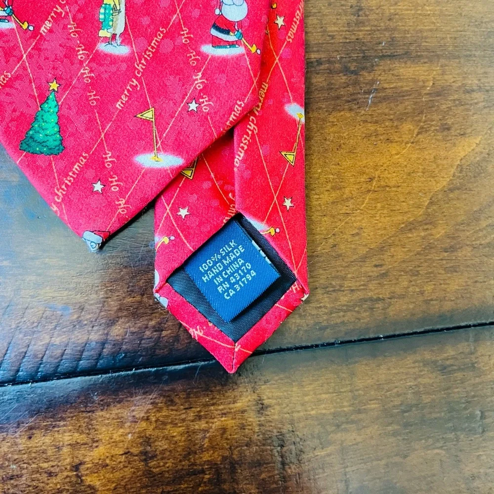 John Ashford Mens 100 % Silk Golf Santa Christmas tie